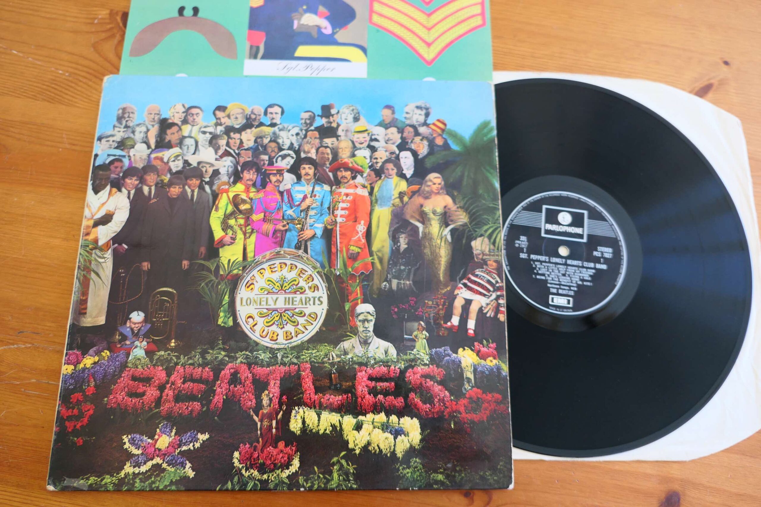 THE BEATLES - SGT PEPPERS LONELY HEARTS CLUB BAND LP + CUT-OUTS - Nr  MINT/EXC+ UK 1969 STEREO