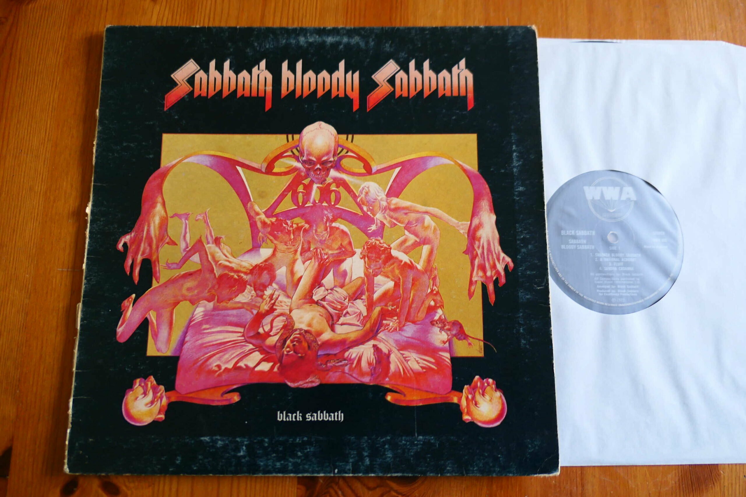 BLACK-SABBATH-SABBATH-BLOODY-SABBATH-LP-VINYL-RECORD-ALBUM