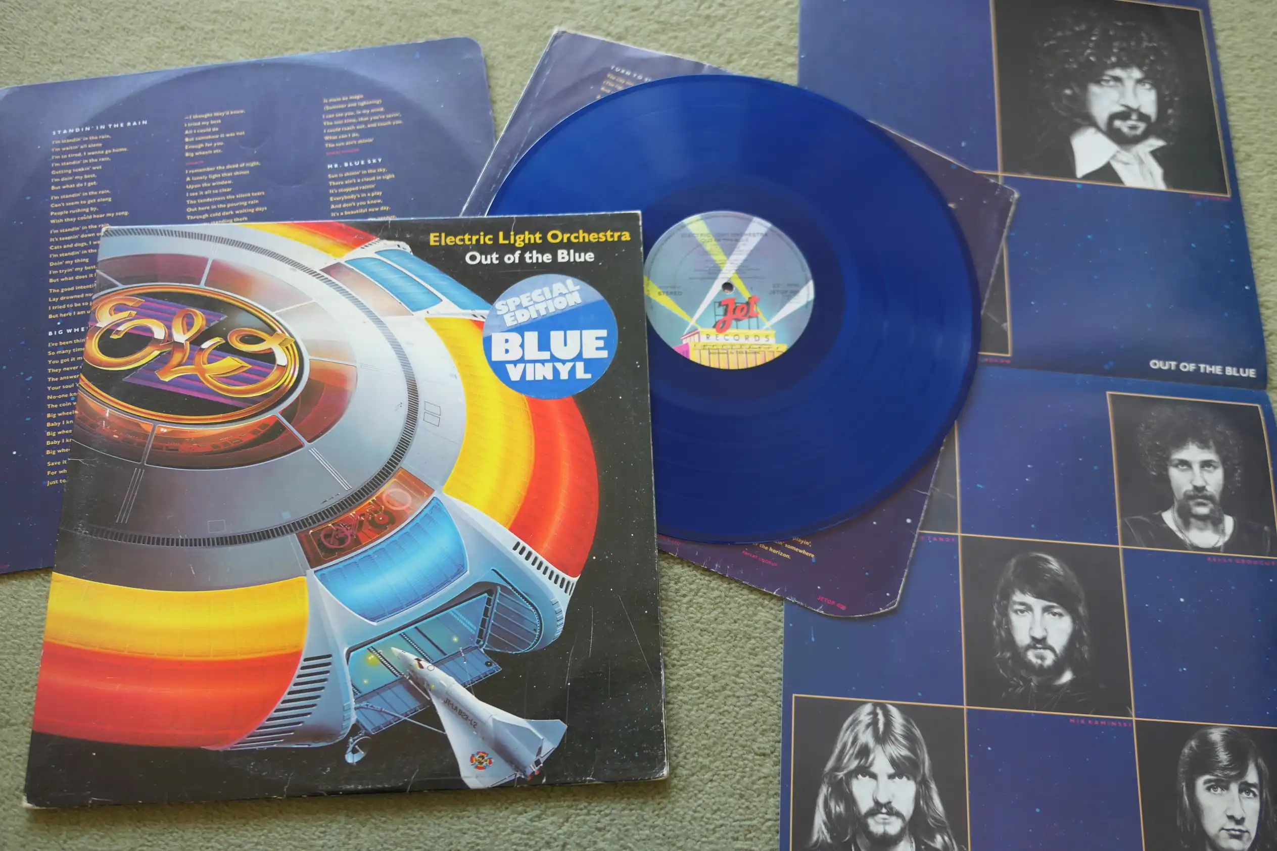Electric_Light_Orchestra_Out_Of_The_Blue_blue_vinyl_record_fc
