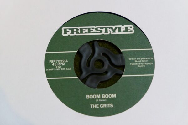 THE GRITS - BOOM BOOM 7" - Nr MINT FUNK SOUL