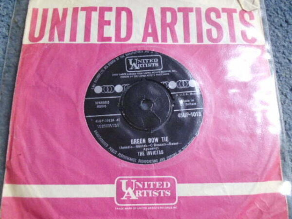 THE INVICTAS - GREEN BOW TIE 7" - VG+ UK ORIG 1964