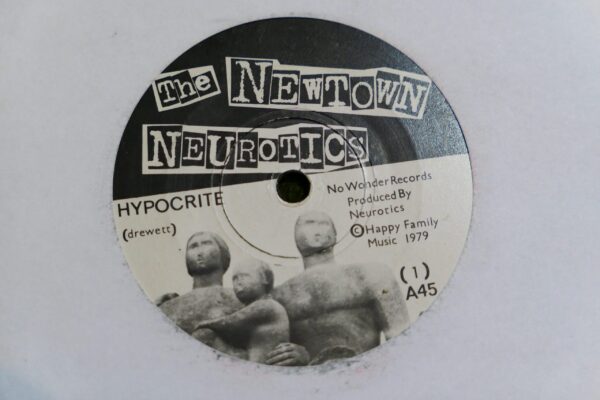 THE NEWTOWN NEUROTICS - HYPOCRITE 7" - EXC+ PUNK 1979