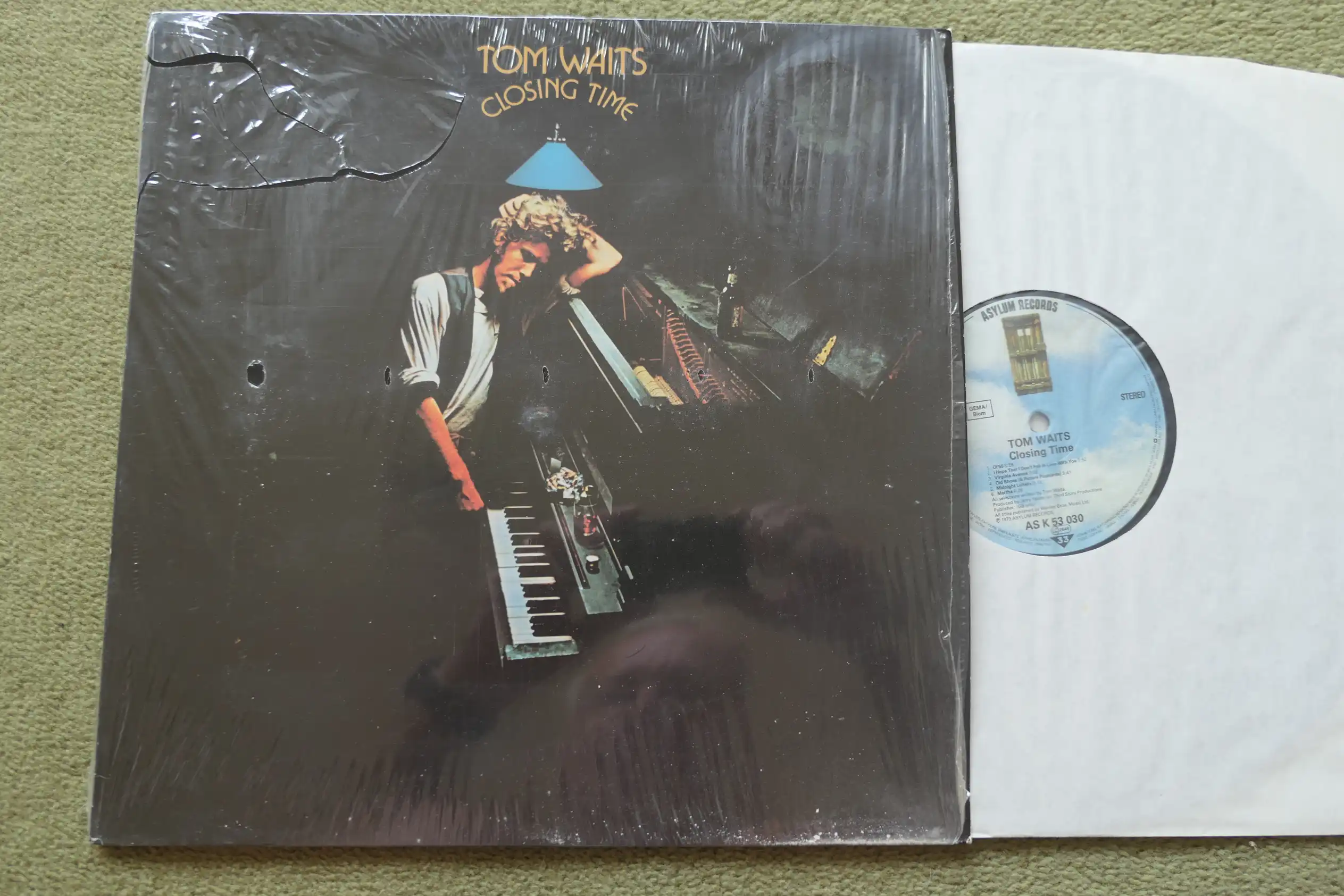 Tom_Waits_Closing_Time_vinyl_record_fc