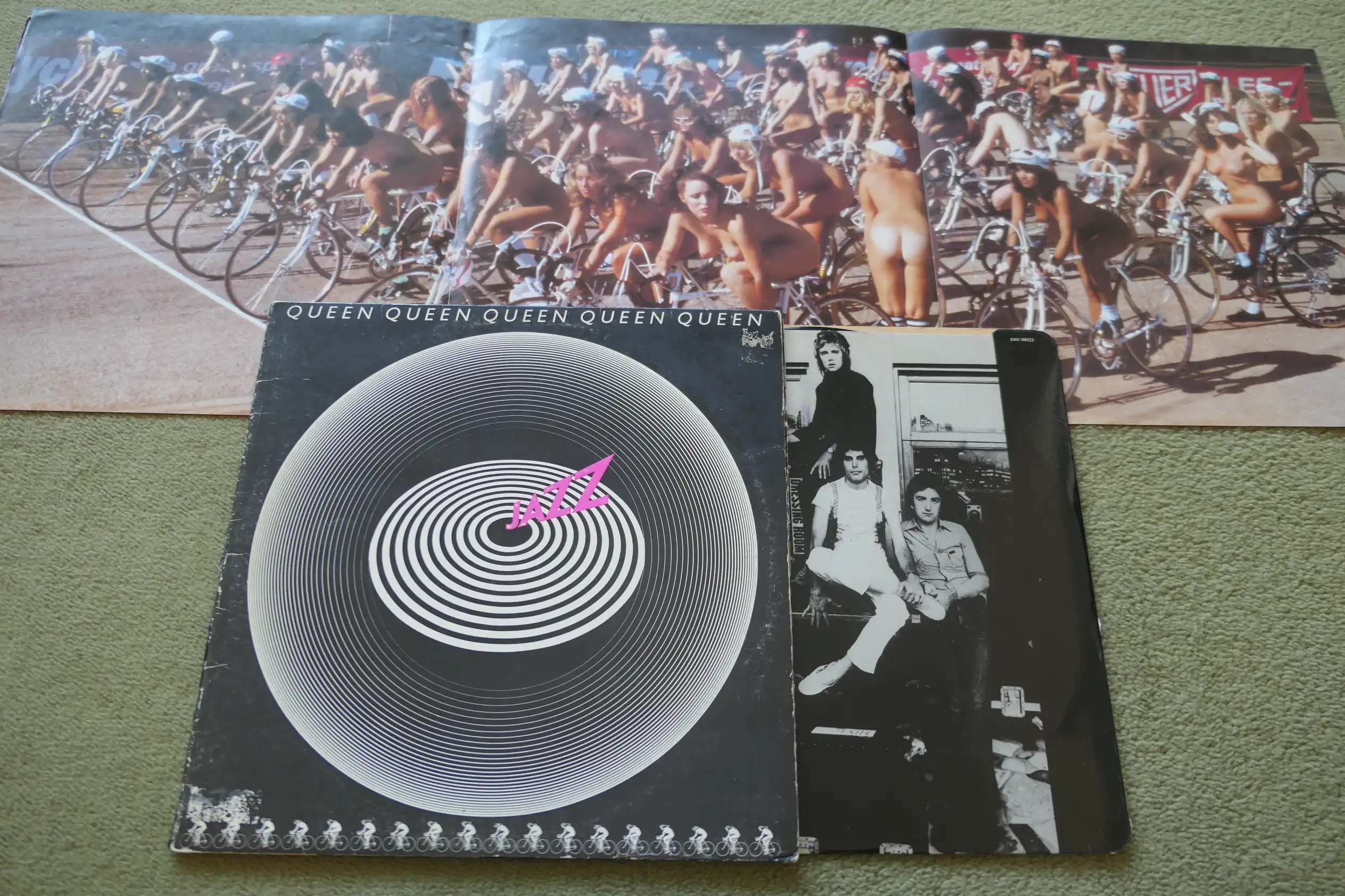 Queen_Jazz_with_poster_vinyl_record_complete