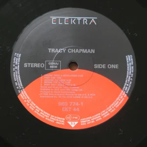Tracy_Chapman_Debut_vinyl_record_LabelA