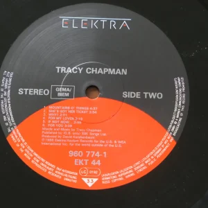 Tracy_Chapman_Debut_vinyl_record_LabelB