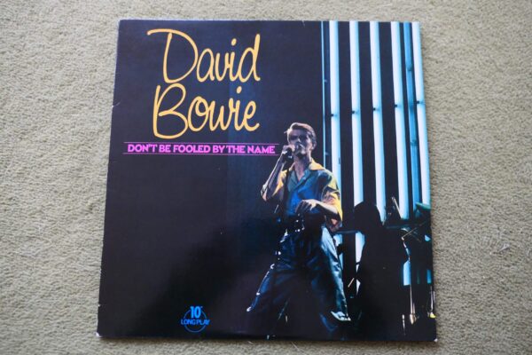 DAVID BOWIE - DON'T BE FOOLED BY THE NAME 10" - Nr MINT A1/B1 UK